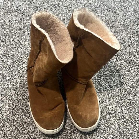 UGG Shearling Lined Boots - Picture 3 of 4
